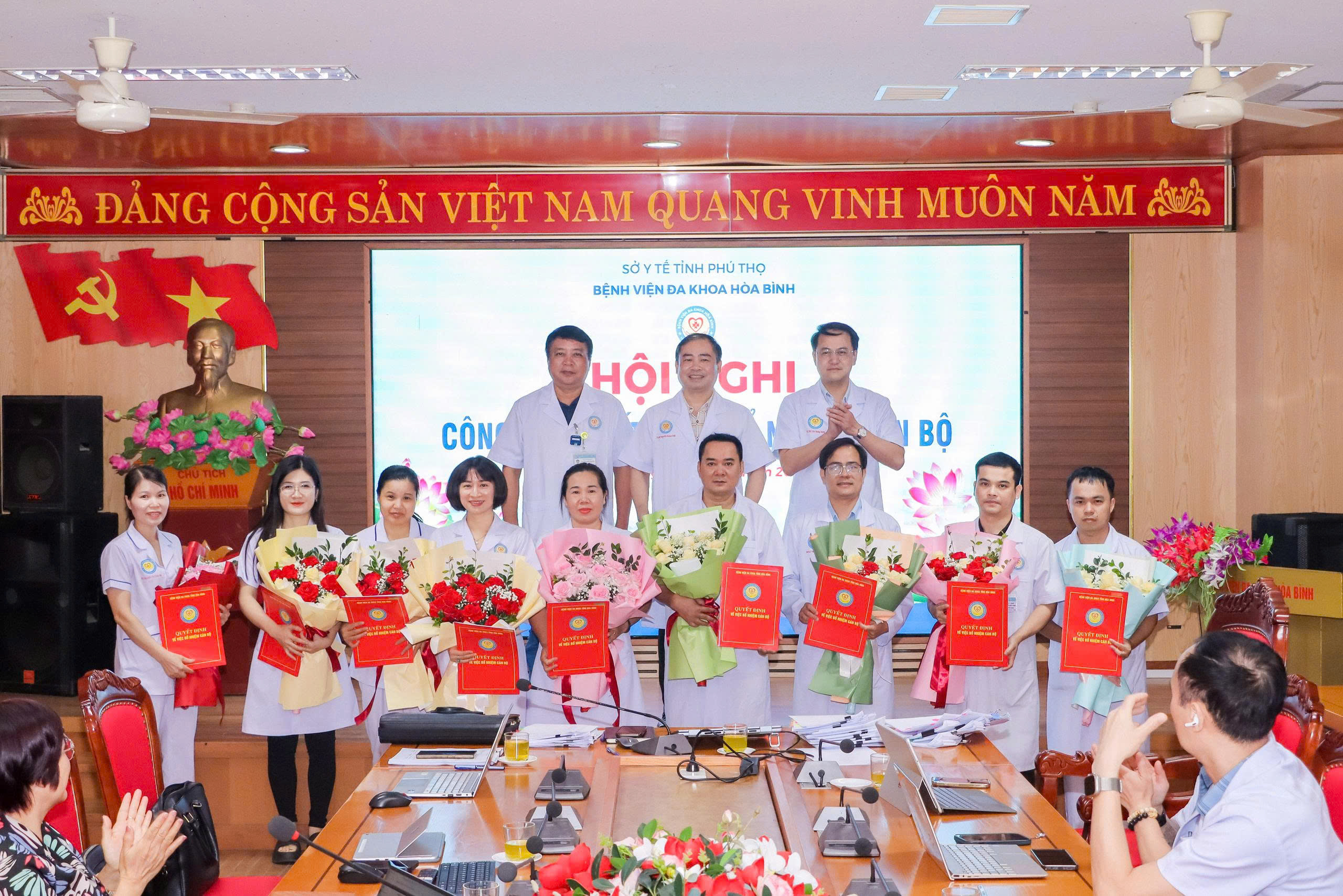  Bệnh viện Đa khoa Hòa Bình công bố các quyết định về công tác cán bộ tháng 7/2026