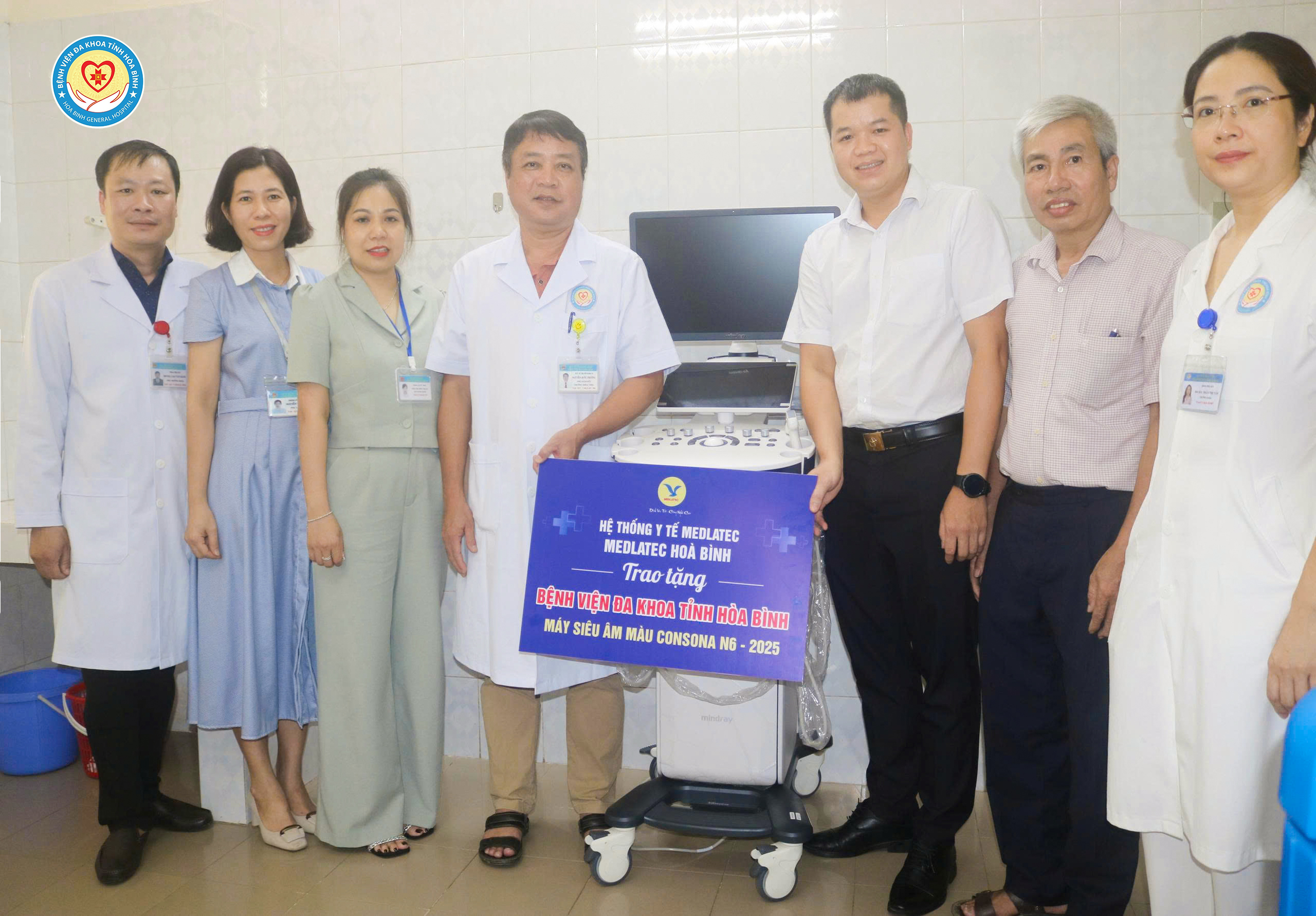  Trao tặng máy siêu âm màu hiện đại cho Bệnh viện Đa khoa tỉnh Hòa Bình