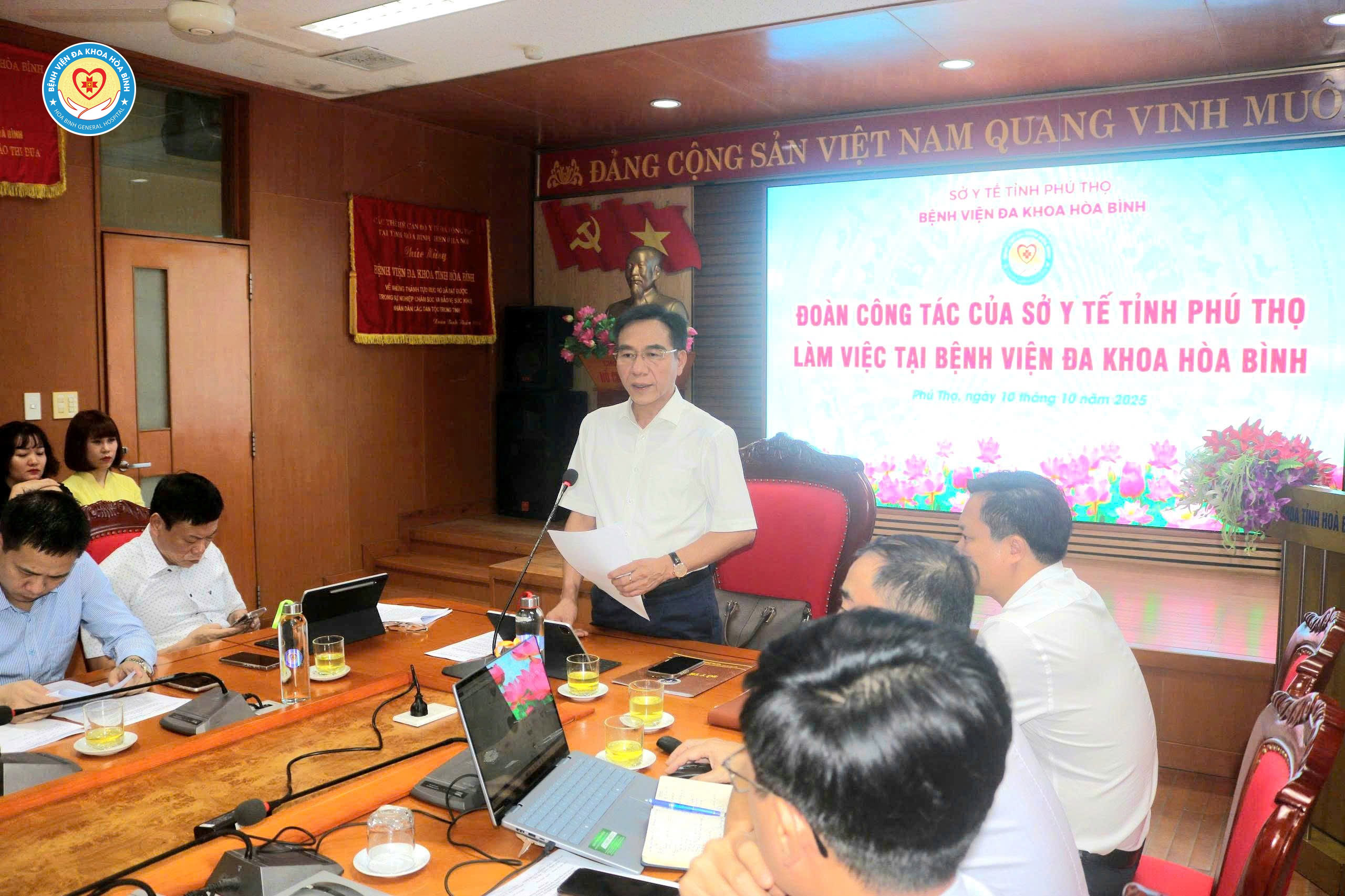  Đoàn công tác Sở Y tế Phú Thọ làm việc tại Bệnh viện Đa khoa Hoà Bình