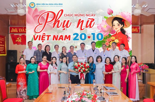  Bệnh viện Đa khoa Hoà Bình Gặp mặt nhân Ngày Phụ nữ Việt Nam 20/10