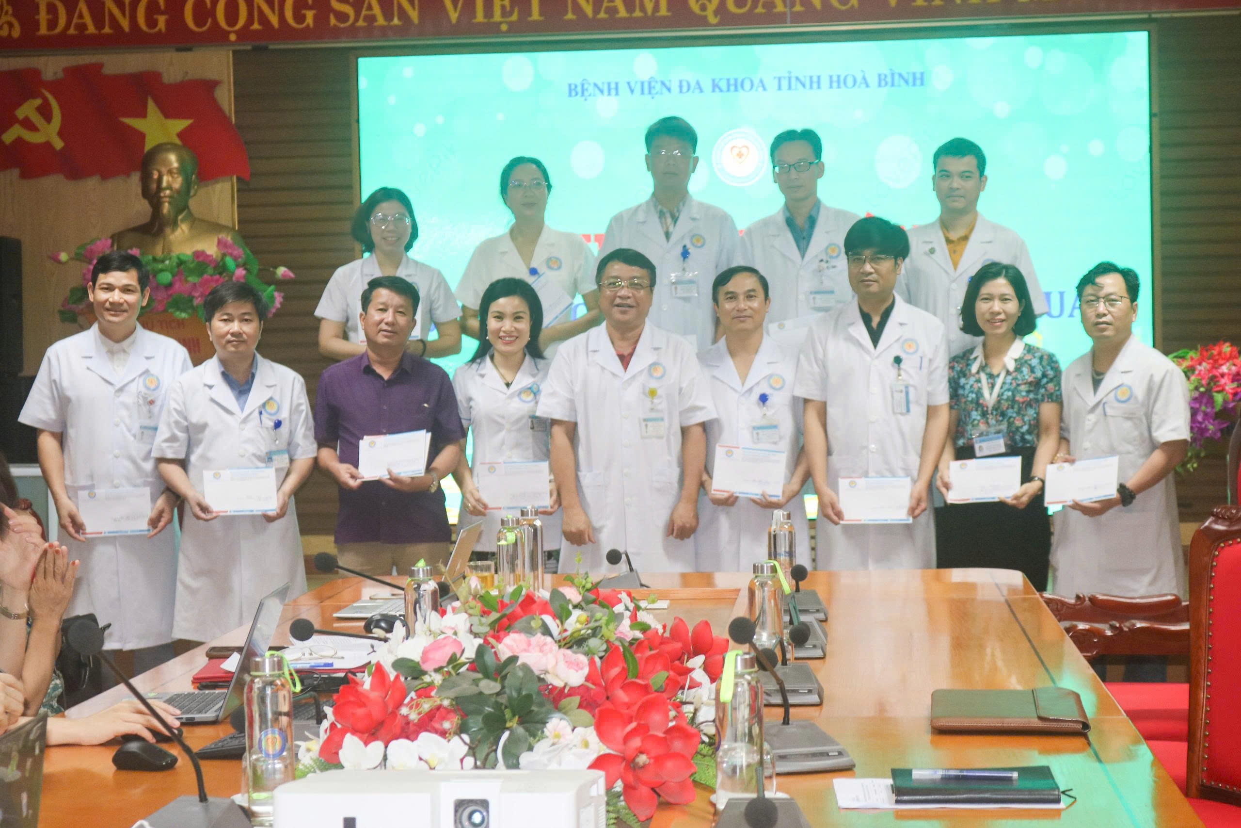  Tuyên dương, khen thưởng đột xuất các cá nhân và tập thể có thành tích xuất sắc